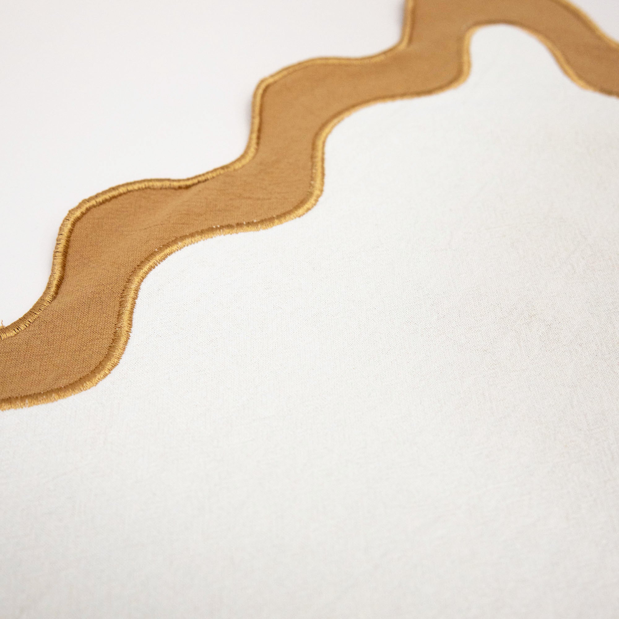 Cream and Turmeric Wavy Edge Placemat