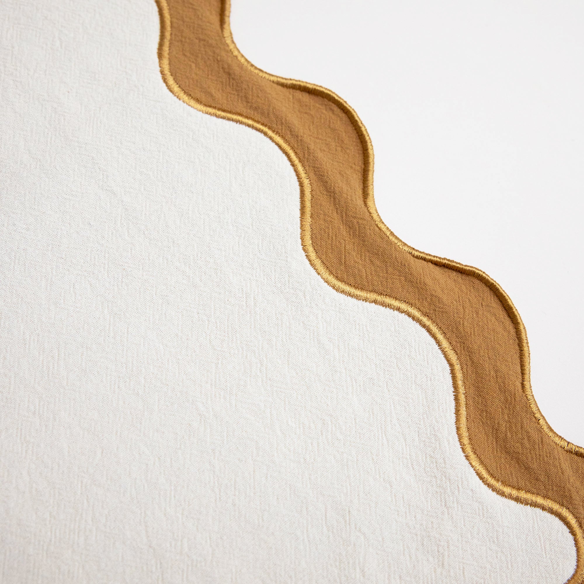 Cream and Turmeric Wavy Edge Placemat